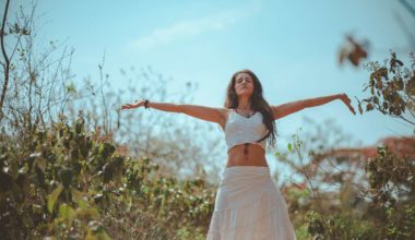 woman spreading arms to the sky